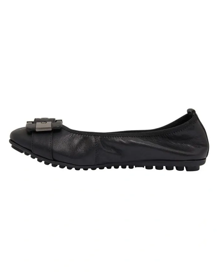 Sandler Pentagon Flat Shoes in Black Leather