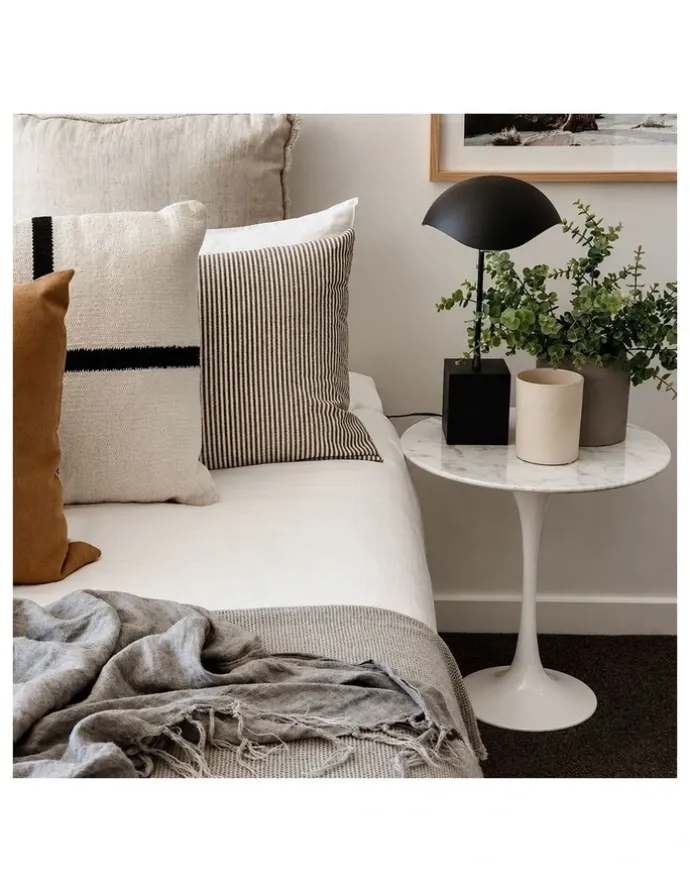 SK Designer Living Replica Eero Saarinen Tulip Round Marble Side Table in White