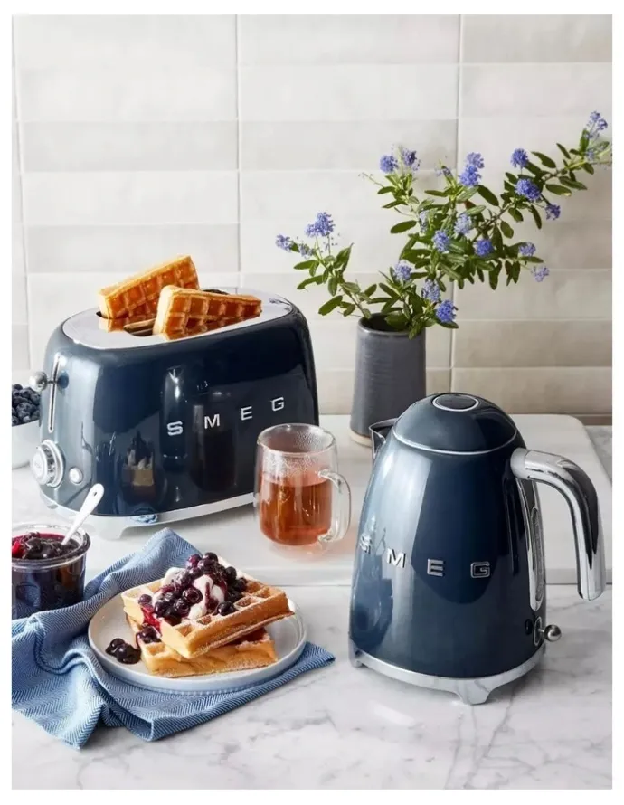 Smeg Style Kettle KLF03NBAU 50's in Navy Blue