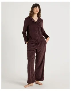 Soho Cosy Fleece Long Sleeve Button Up Pyjama Set in Raisin Debossed Heart Print