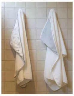 The Little Linen Company Farmyard Lamb Hooded Towel 2 Pack in Green