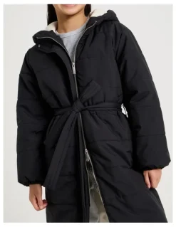 Tilii Longline Puffer Jacket with Tie Waist in Black