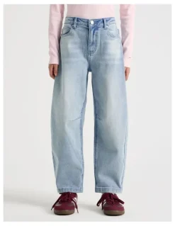 Tilii Mid Rise Barrel Jean in Mid Denim