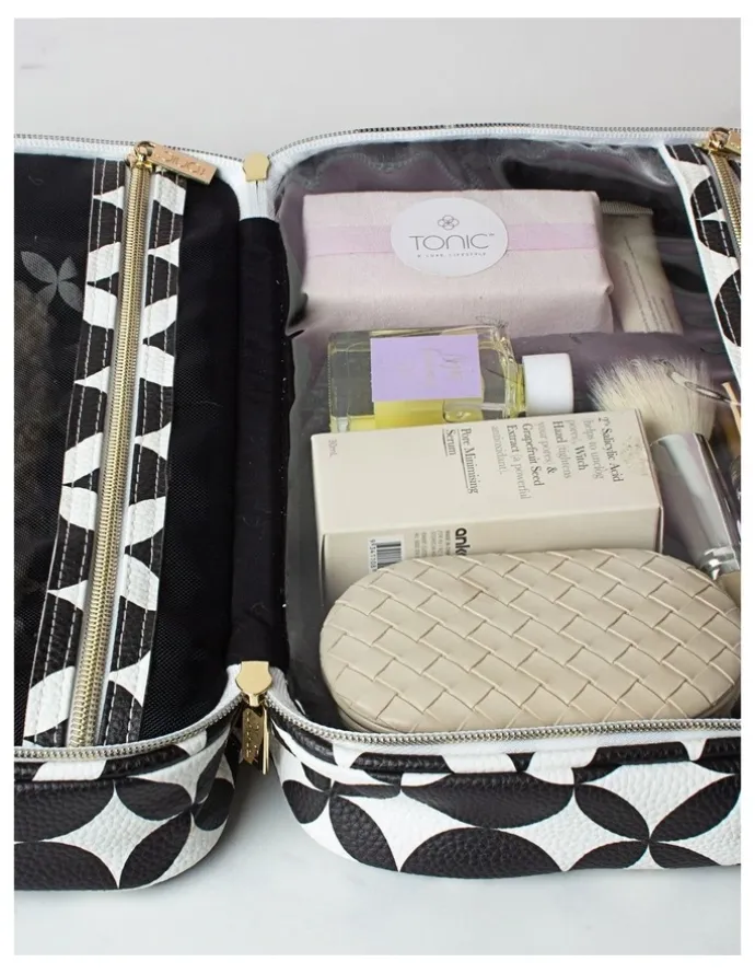 Tonic Hanging Cosmetic Bag in Black