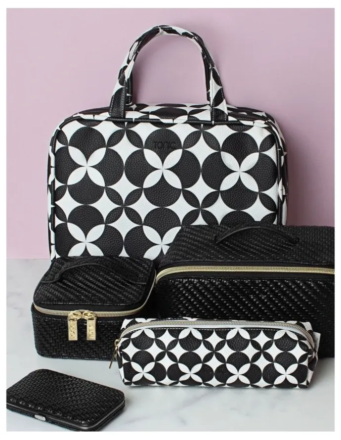 Tonic Hanging Cosmetic Bag in Black