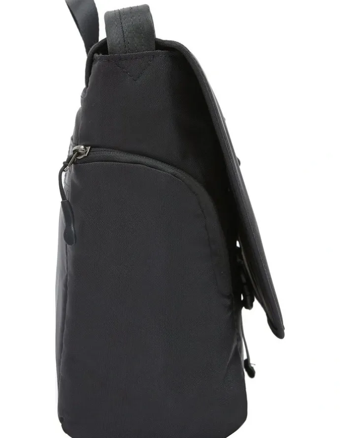Travelon Urban Anti-Theft 14 Laptop & Tablet Messenger Bag in Black