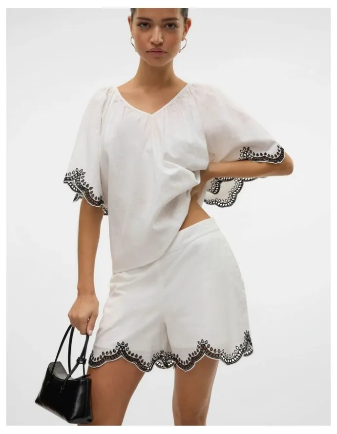 Vero Moda Diana Cotton Shorts in White