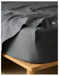 Vue Stonewashed Cotton Fitted Sheet in Iron