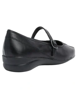 Wide Steps Brianna Black Glove Flat Shoes
