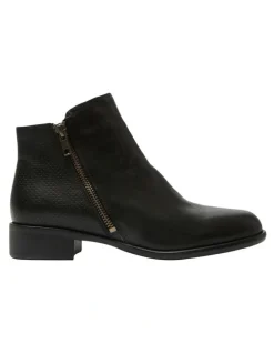 Wide Steps Lorenzo Boots in Black Leather