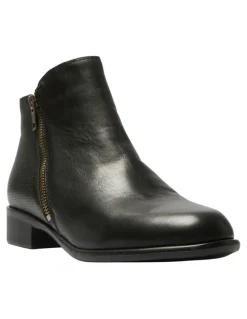 Wide Steps Lorenzo Boots in Black Leather