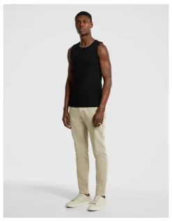 yd. Atwood Singlet in Black