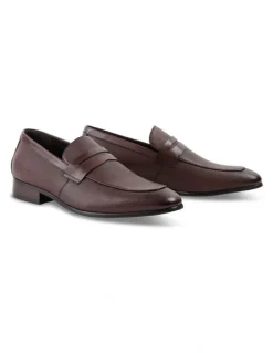 yd. Beau Textured Leather Loafer in Chestnut