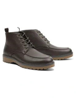 yd. Travis Chukka Boot in Chocolate