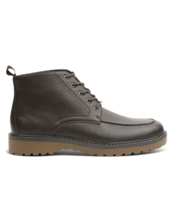 yd. Travis Chukka Boot in Chocolate